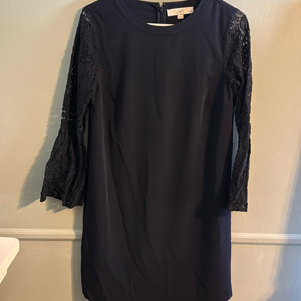 Navy Blue knee length dress size 6P Loft. Back zipper